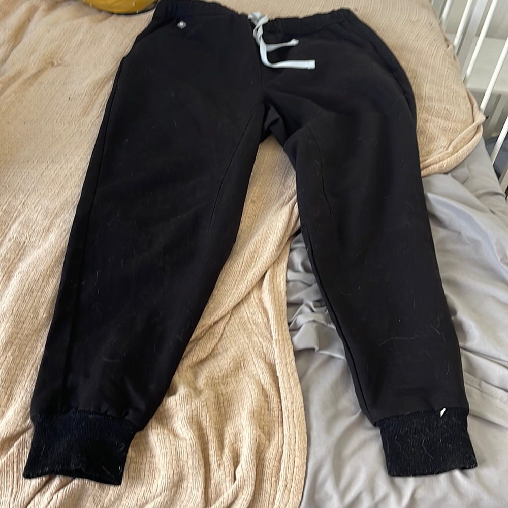 Black men figs scrubs joggers medium short